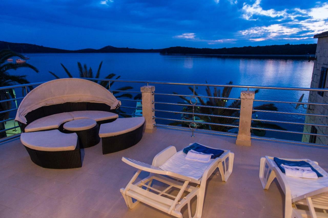 Apartments Cezar Rogoznica  Ngoại thất bức ảnh